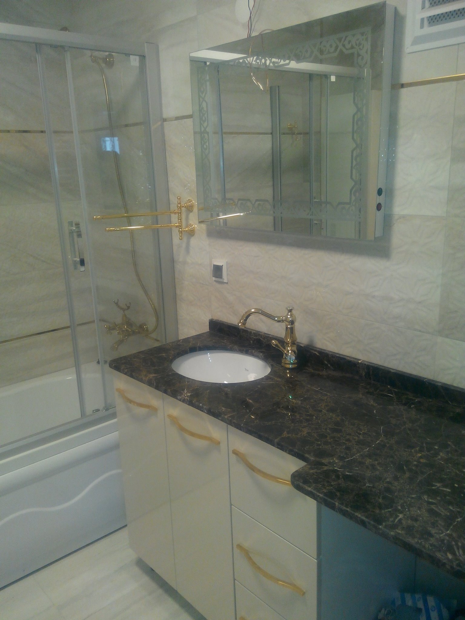 Musluk ve batarya arızaları: basınç, conta, sızıntı